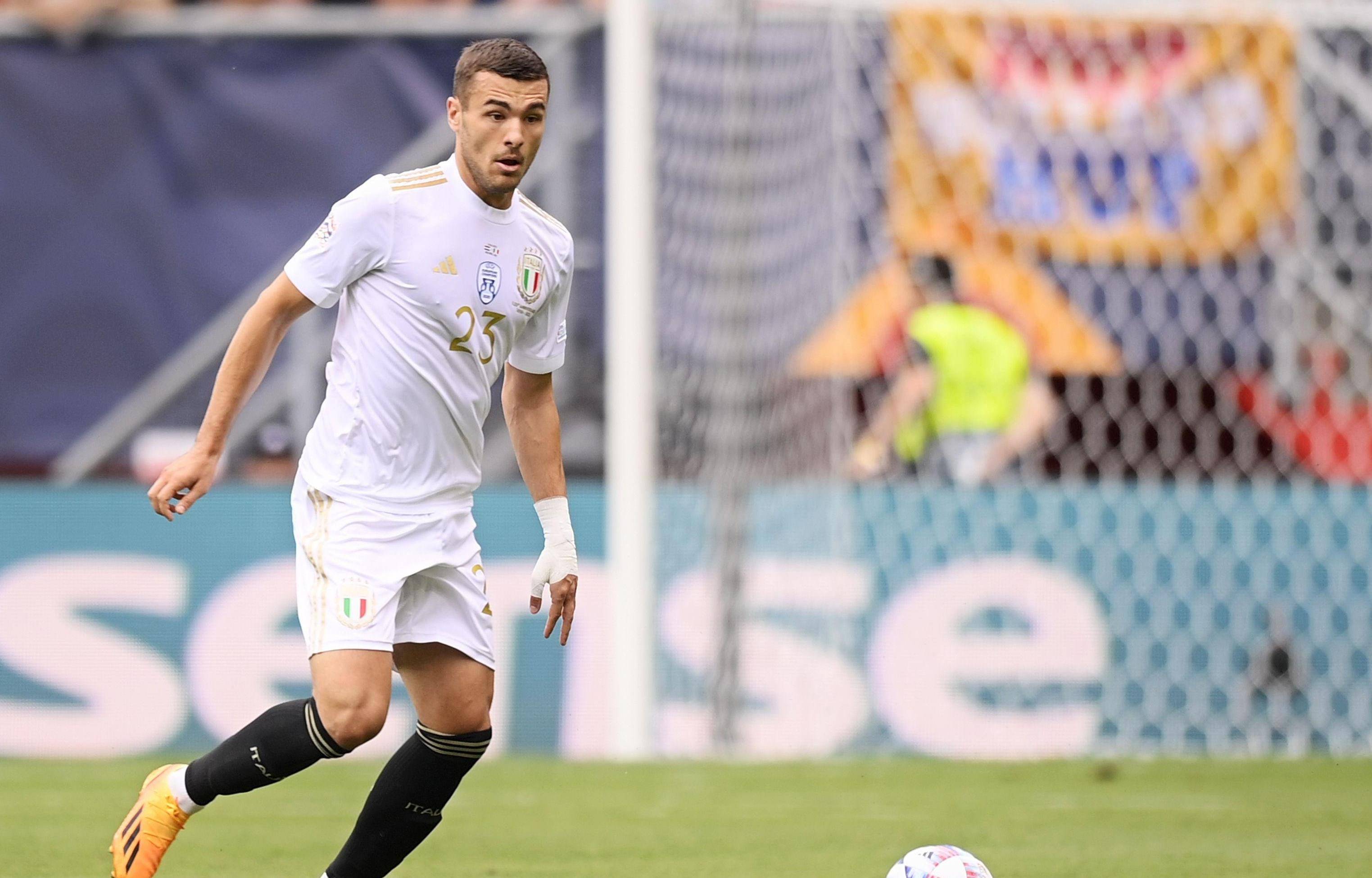 AC米兰训练课后回应争议,志在英超名次提升,形势明朗,医务组通报恢复 AC米兰训练课后回应争议,志在英超名次提升,形势明朗,医务组通报恢复