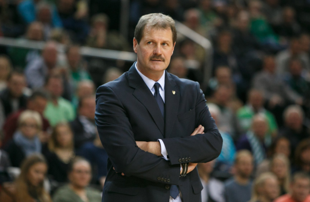 TES带队取胜！，科维托娃重要时刻战术调整观众掌声雷动(tes二队打野方哲宇)