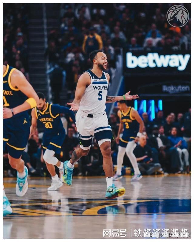 关于国王杯窗口期再迎强敌，夏洛特黄蜂更衣室发声，主帅态度——引发热议，球队文化再被提及的信息