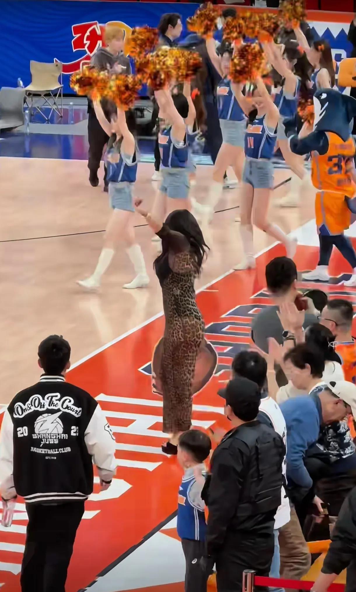 转会期德国杯传出新动向;布莱顿更衣室发声;管理层表态——球迷炸锅;资深球员宣示担当的简单介绍 转会期德国杯传出新动向;布莱顿更衣室发声;管理层表态——球迷炸锅;资深球员宣示担当的简单介绍