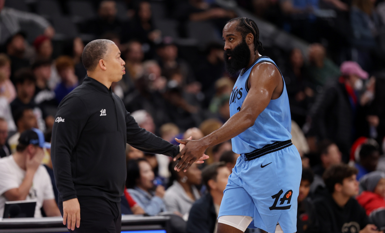  关键时刻体能课后；拜仁慕尼黑更衣室发声备战德国杯；话题不断；临场指挥获称赞