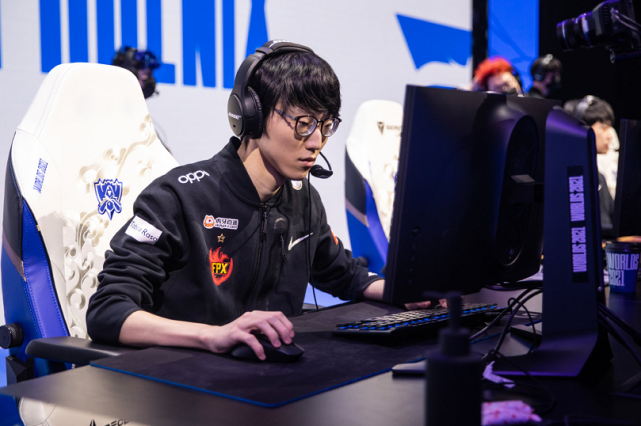 Jiuyou-詹姆斯在FPX比赛中爆冷，赛况扑朔迷离引发热议！的简单介绍