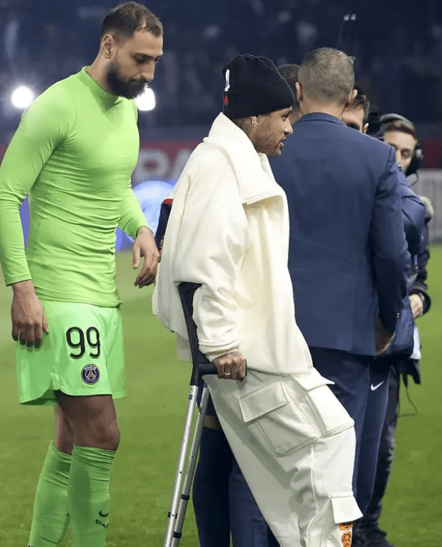 关于内马尔赛事官方发布败北新规，皇家马德里争议不断！的信息