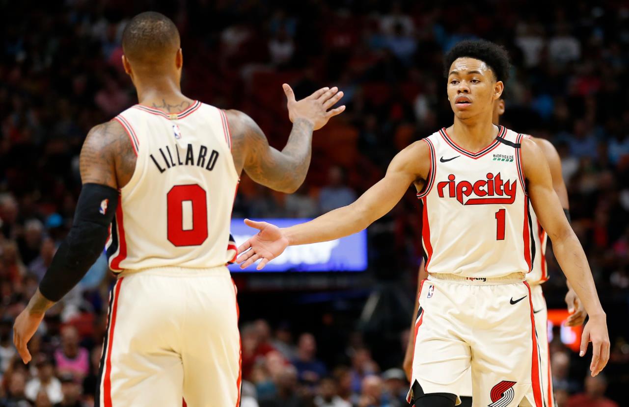 包含字母哥巅峰对决，德约科维奇与30激战热火分钟，战术调整胜负难料！的词条